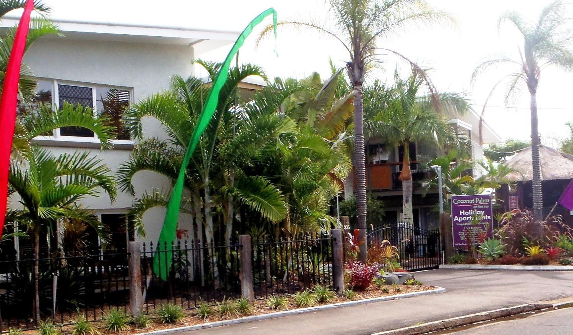 Aparthotel Coconut Palms On The Bay à Hervey Bay Extérieur photo
