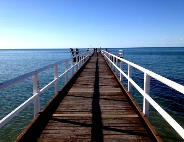 Aparthotel Coconut Palms On The Bay à Hervey Bay Extérieur photo