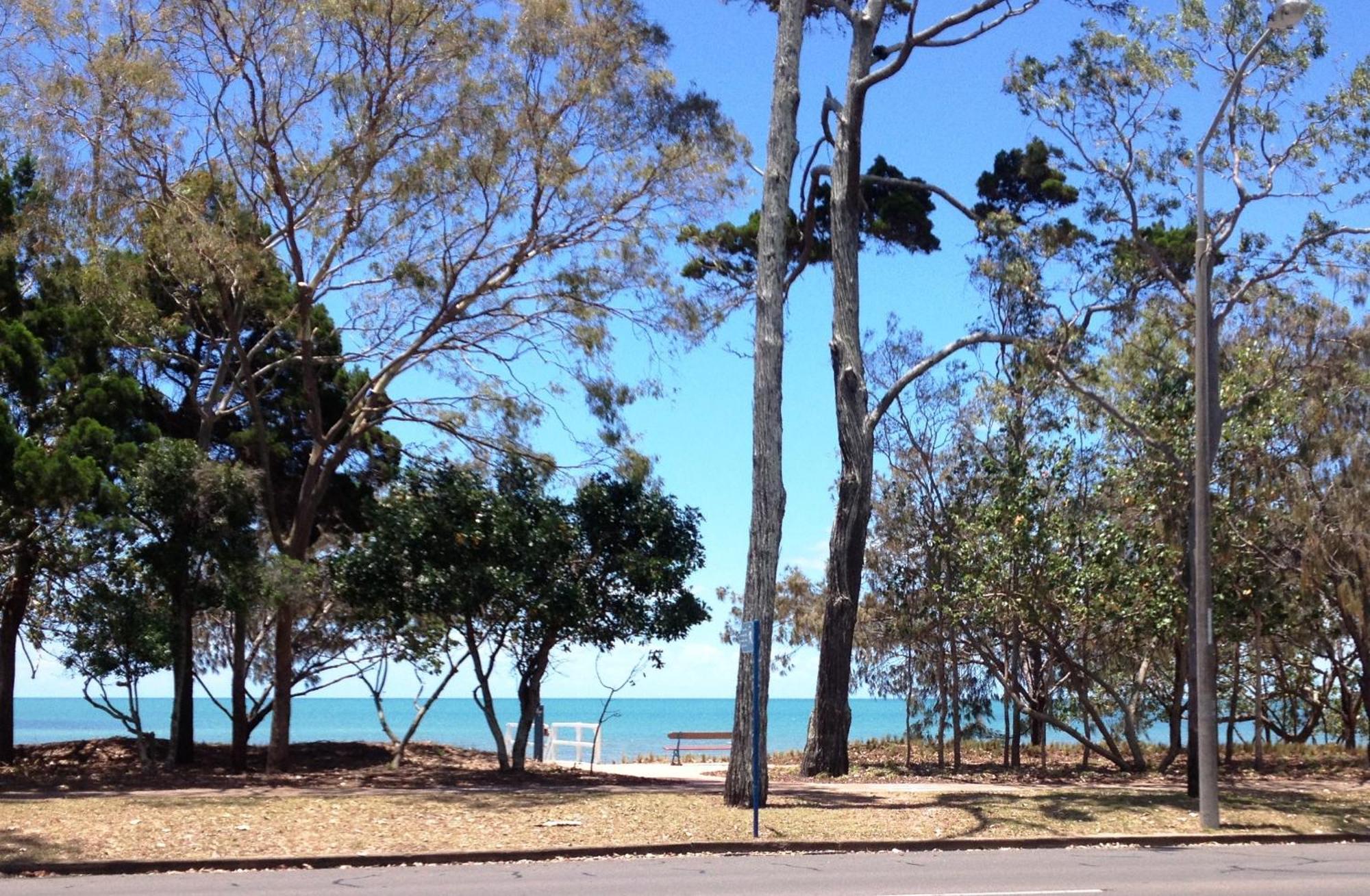 Aparthotel Coconut Palms On The Bay à Hervey Bay Extérieur photo
