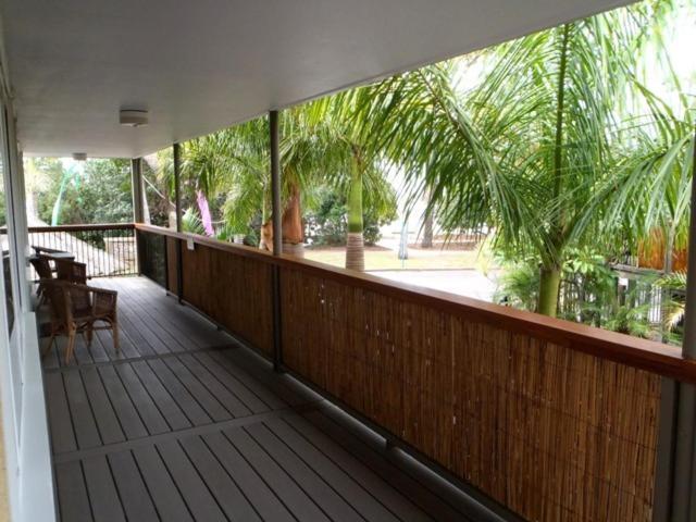 Aparthotel Coconut Palms On The Bay à Hervey Bay Extérieur photo