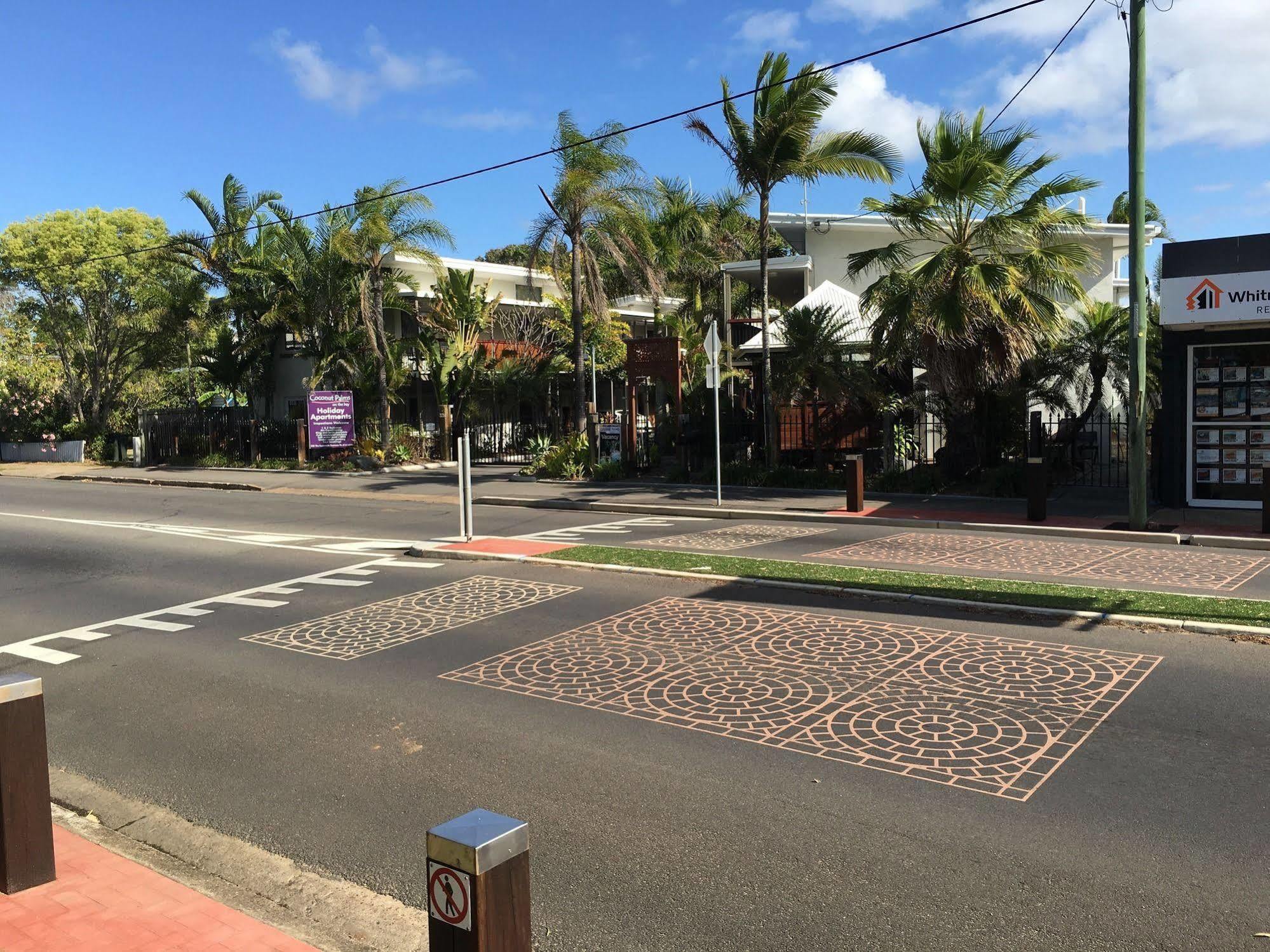 Aparthotel Coconut Palms On The Bay à Hervey Bay Extérieur photo