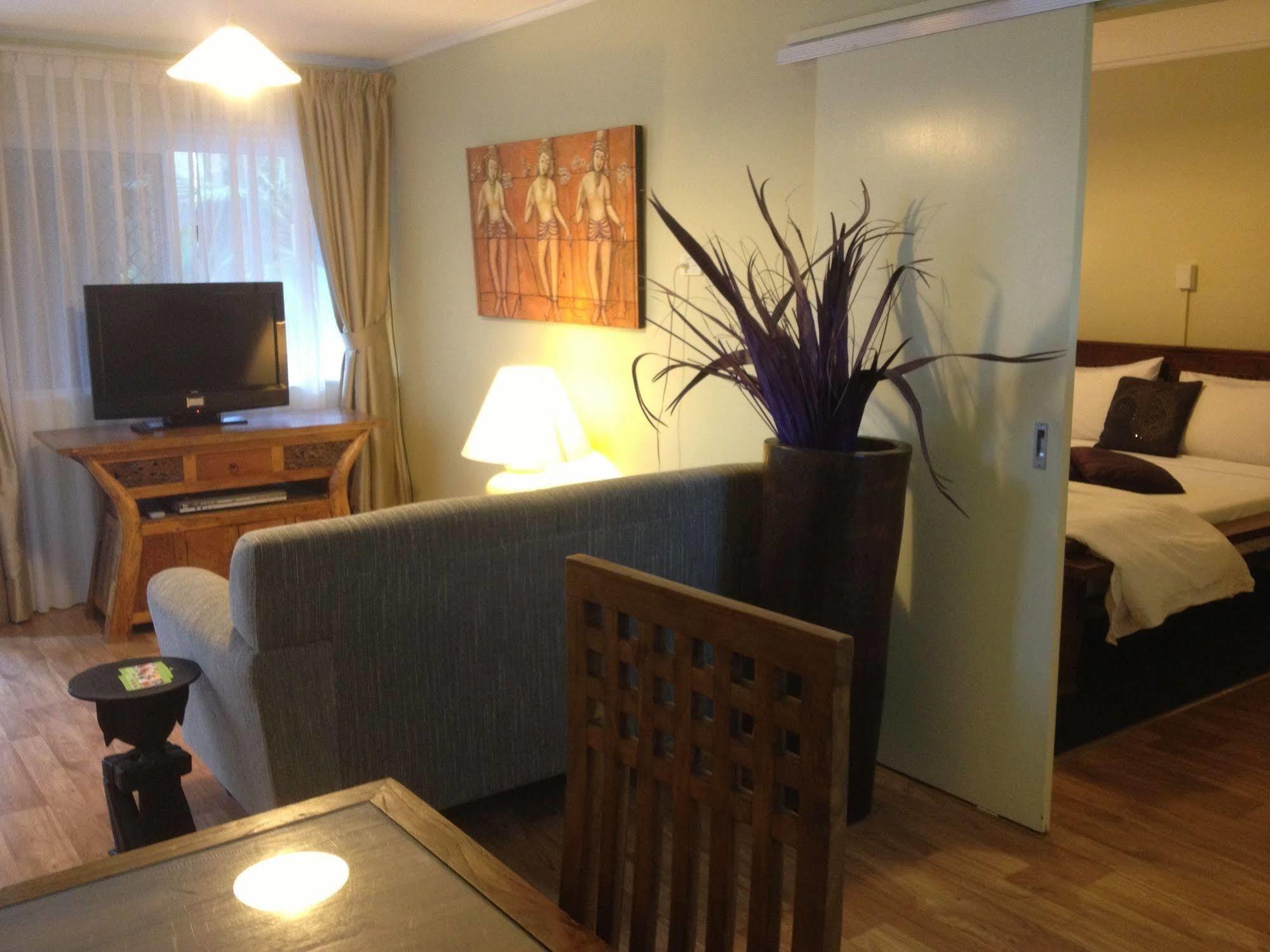 Aparthotel Coconut Palms On The Bay à Hervey Bay Extérieur photo