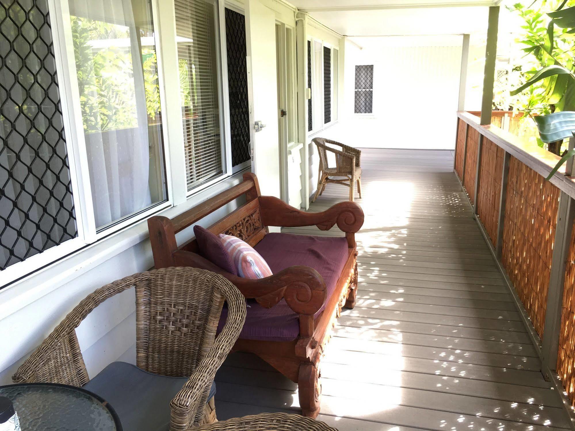 Aparthotel Coconut Palms On The Bay à Hervey Bay Extérieur photo